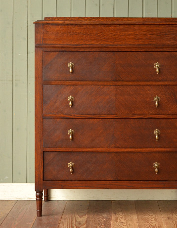 j-986-f アンティークバチェラーズチェスト（ドレッサー）のアップ