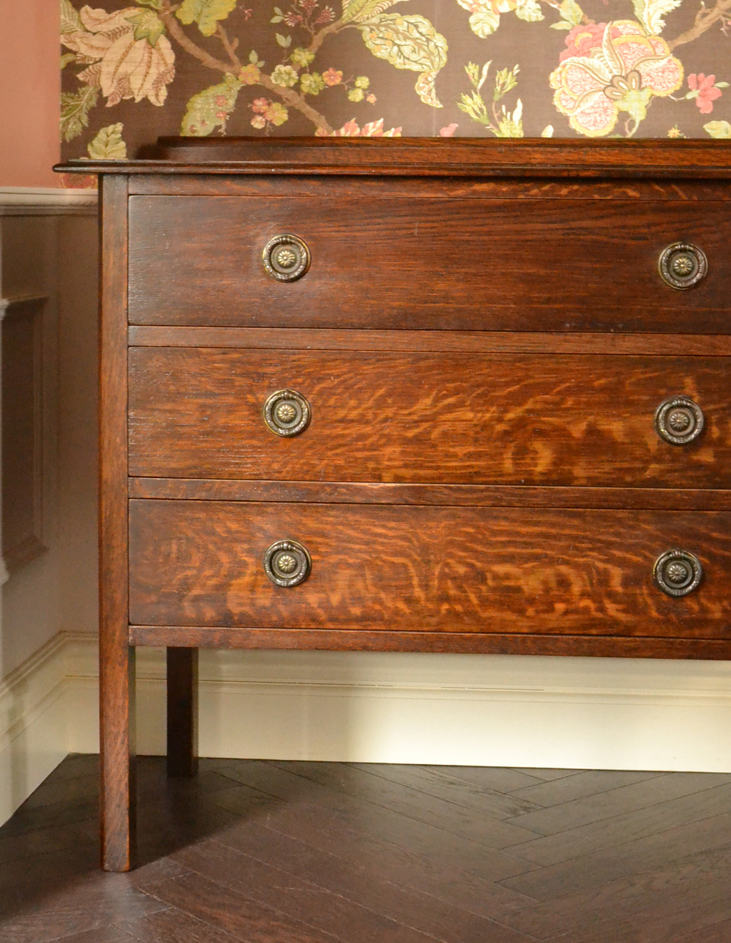 k-1047-f アンティークチェストのアップ