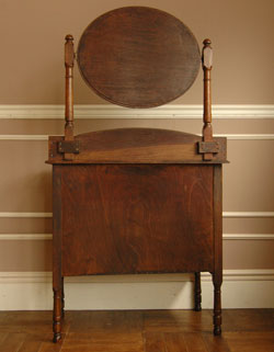 とっても女性らしいアンティークドレッシングチェスト