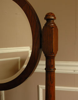 とっても女性らしいアンティークドレッシングチェスト