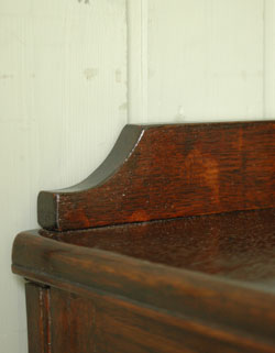 大人カラーが上品で素敵。落ち着きのあるアンティークチェスト