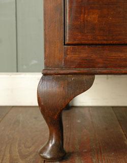 大人カラーが上品で素敵。落ち着きのあるアンティークチェスト