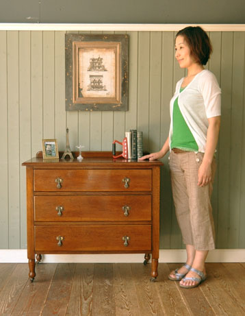 大人カラーがかっこいい！落ち着きのあるアンティークチェスト