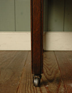 大人カラーがかっこいい！落ち着きのあるアンティークチェスト