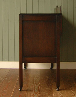 大人カラーがかっこいい！落ち着きのあるアンティークチェスト