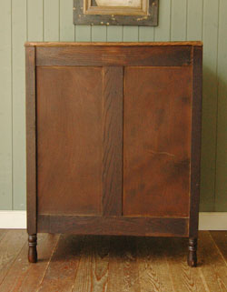 大人カラーがかっこいい！落ち着きのあるアンティークチェスト