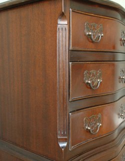 ベッドサイドに置いて
便利に使える優雅なチェスト