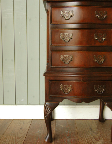 ベッドサイドに置いて
便利に使える優雅なチェスト