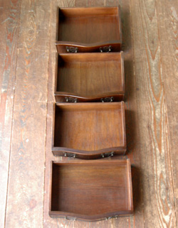 ベッドサイドに置いて
便利に使える優雅なチェスト