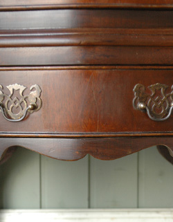 ベッドサイドに置いて
便利に使える優雅なチェスト