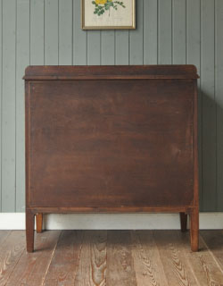 大人カラーが上品で素敵。落ち着きのあるアンティークチェスト