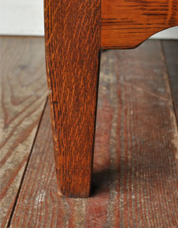 大人カラーが上品で素敵。落ち着きのあるアンティークチェスト