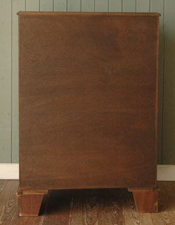 大人カラーが上品で素敵。落ち着きのあるアンティークチェスト