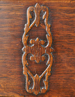 大人カラーがかっこいい！落ち着きのあるアンティークチェスト