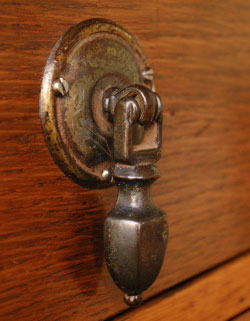 とっても女性らしいアンティークドレッシングチェスト