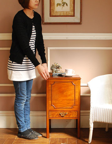 ベッドサイドに置いて
便利に使える優雅なチェスト