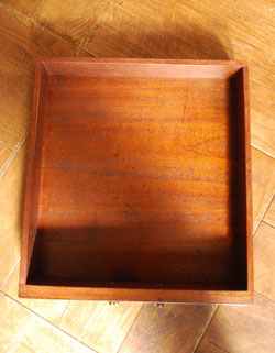 ベッドサイドに置いて
便利に使える優雅なチェスト