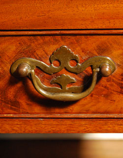 ベッドサイドに置いて
便利に使える優雅なチェスト