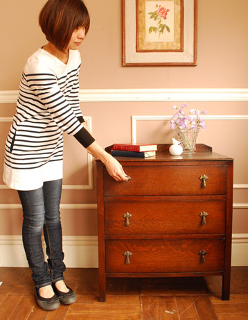 大人カラーがかっこいい！落ち着きのあるアンティークチェスト