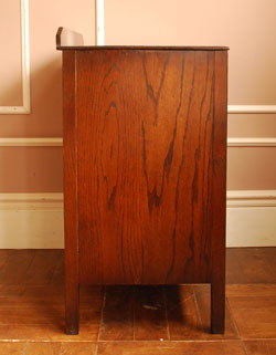 大人カラーがかっこいい！落ち着きのあるアンティークチェスト