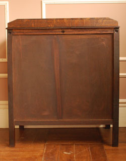 大人カラーがかっこいい！落ち着きのあるアンティークチェスト