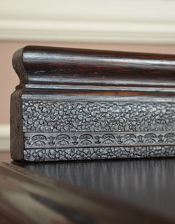 大人カラーが上品で素敵。落ち着きのあるアンティークチェスト