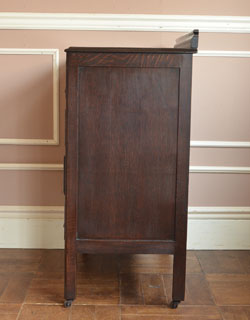 大人カラーが上品で素敵。落ち着きのあるアンティークチェスト