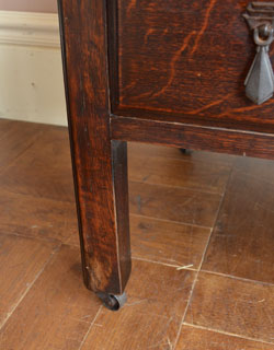 大人カラーが上品で素敵。落ち着きのあるアンティークチェスト