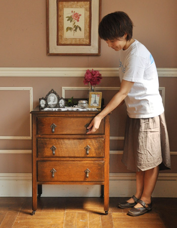 k-567-f アンティークベッドサイドチェスト