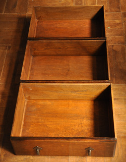 k-567-f アンティークベッドサイドチェスト