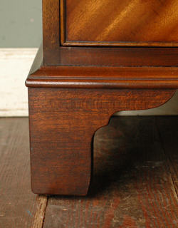 ベッドサイドに置いて
便利に使える優雅なチェスト