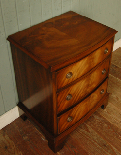 ベッドサイドに置いて
便利に使える優雅なチェスト