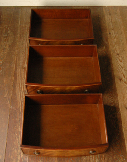 ベッドサイドに置いて
便利に使える優雅なチェスト