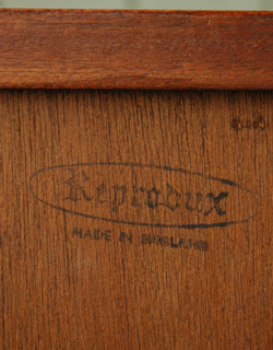 ベッドサイドに置いて
便利に使える優雅なチェスト