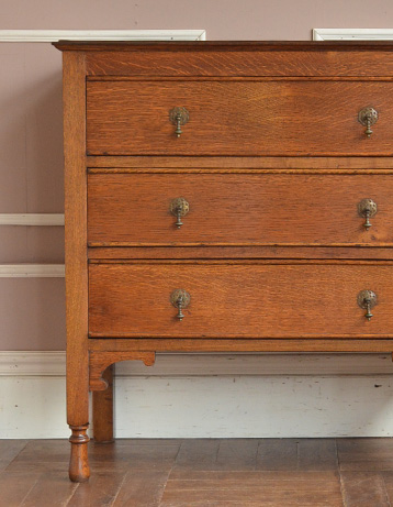 k-777-f アンティークチェストのアップ