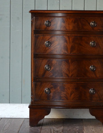 k-807-f アンティークチェストのアップ