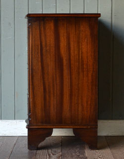 k-807-f アンティークチェストの横