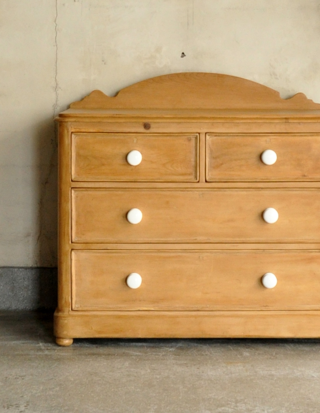 k-840-f アンティークチェストのアップ