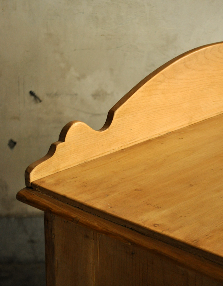 k-840-f アンティークチェストの彫り