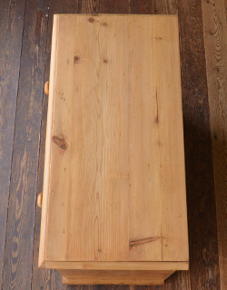 ナチュラルで可愛いアンティーク家具、パイン材の3段チェスト(k-861-f