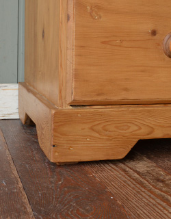 ナチュラルで可愛いアンティーク家具、パイン材の3段チェスト(k-861-f