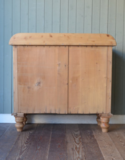 k-862-f アンティークパインチェストの後ろ