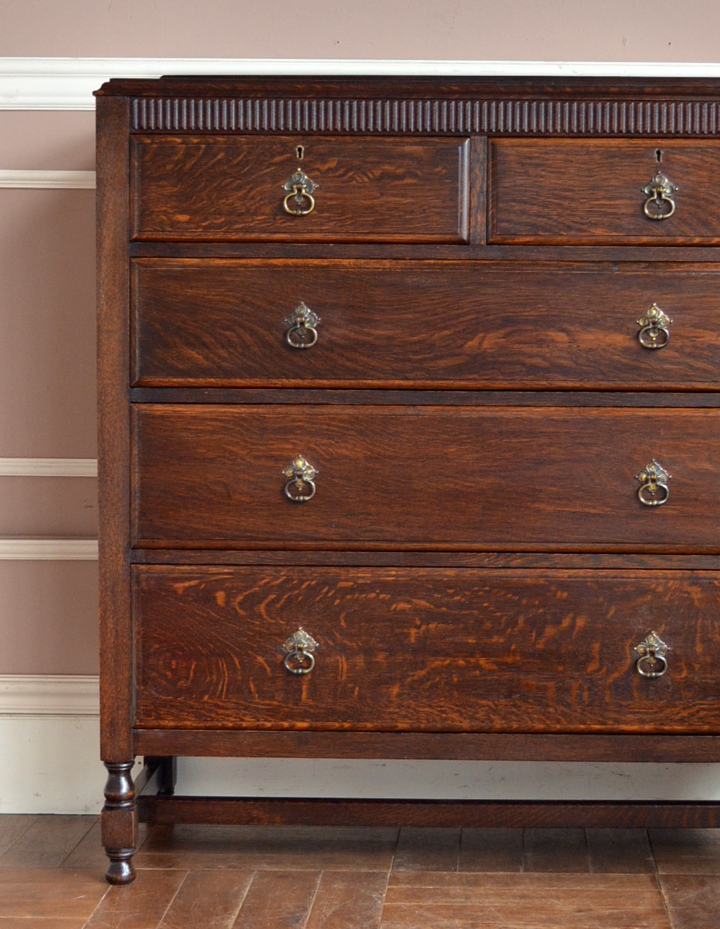 k-905-f アンティークチェストのアップ