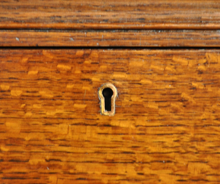 k-912-f アンティークドレッシングチェストの鍵穴