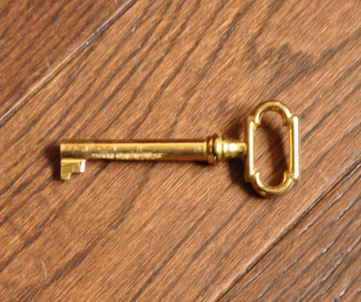 k-912-f アンティークドレッシングチェストの鍵