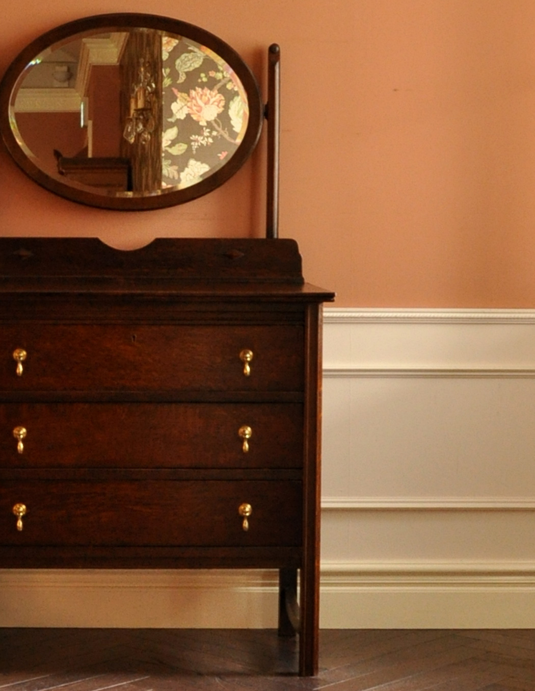 k-912-f アンティークドレッシングチェストのアップ