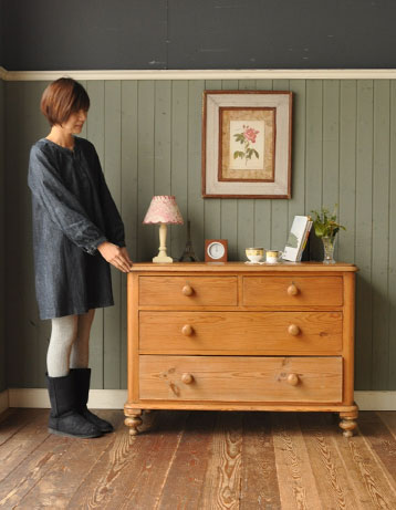 m-256-f アンティークのチェスト