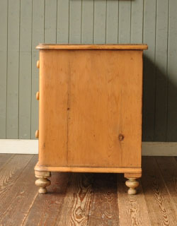 m-256-f アンティークのチェスト