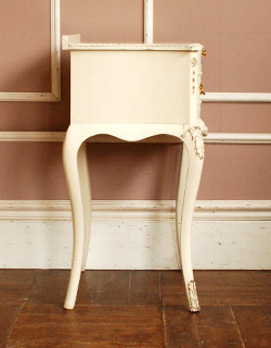 m-321-f アンティークベッドサイドチェストの横