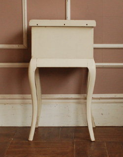 m-321-f アンティークベッドサイドチェストの裏